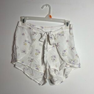L.A hearts white floral shorts